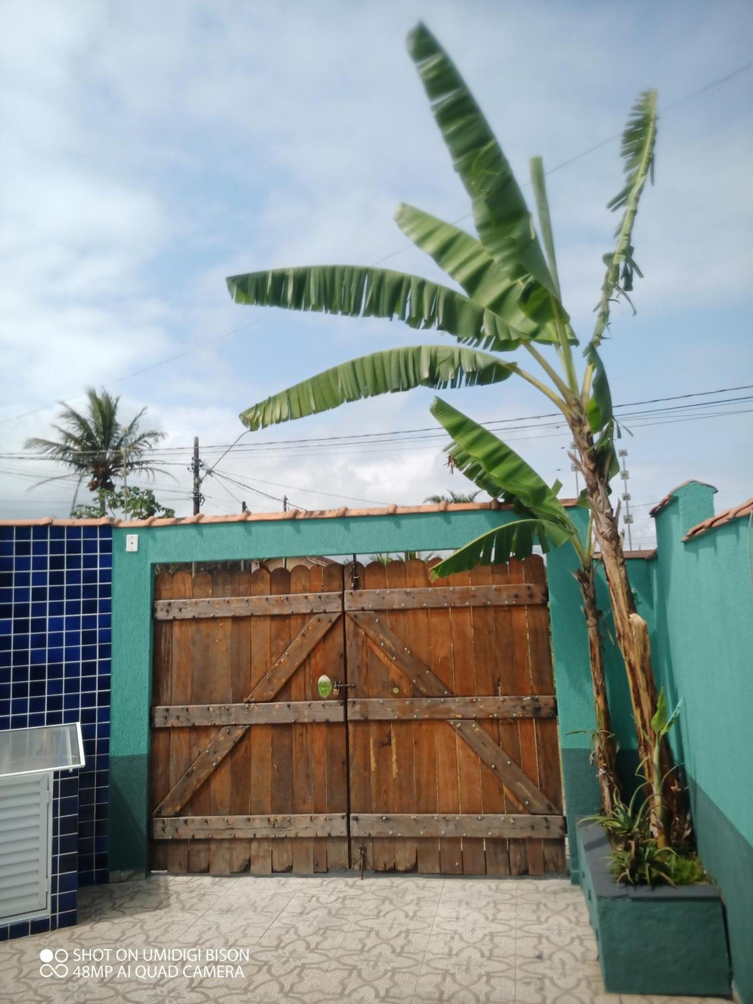 Casa com piscina , churrasqueira, Wi-Fi, em rua de Areia à 1km da praia, bairro sussegado, proíbido uso de som extremamente alto ideal para descansar Itanhaém Exterior foto