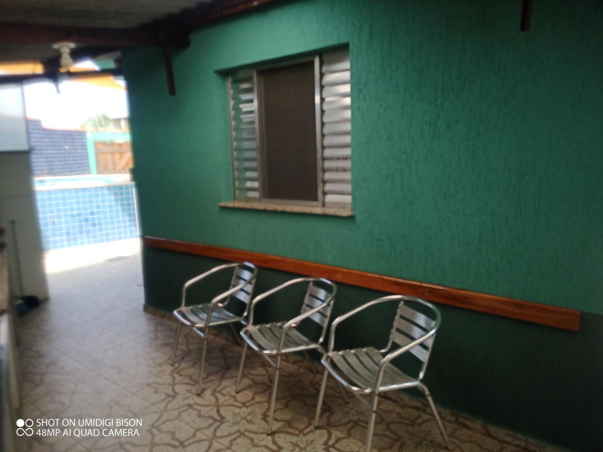 Casa com piscina , churrasqueira, Wi-Fi, em rua de Areia à 1km da praia, bairro sussegado, proíbido uso de som extremamente alto ideal para descansar Itanhaém Exterior foto